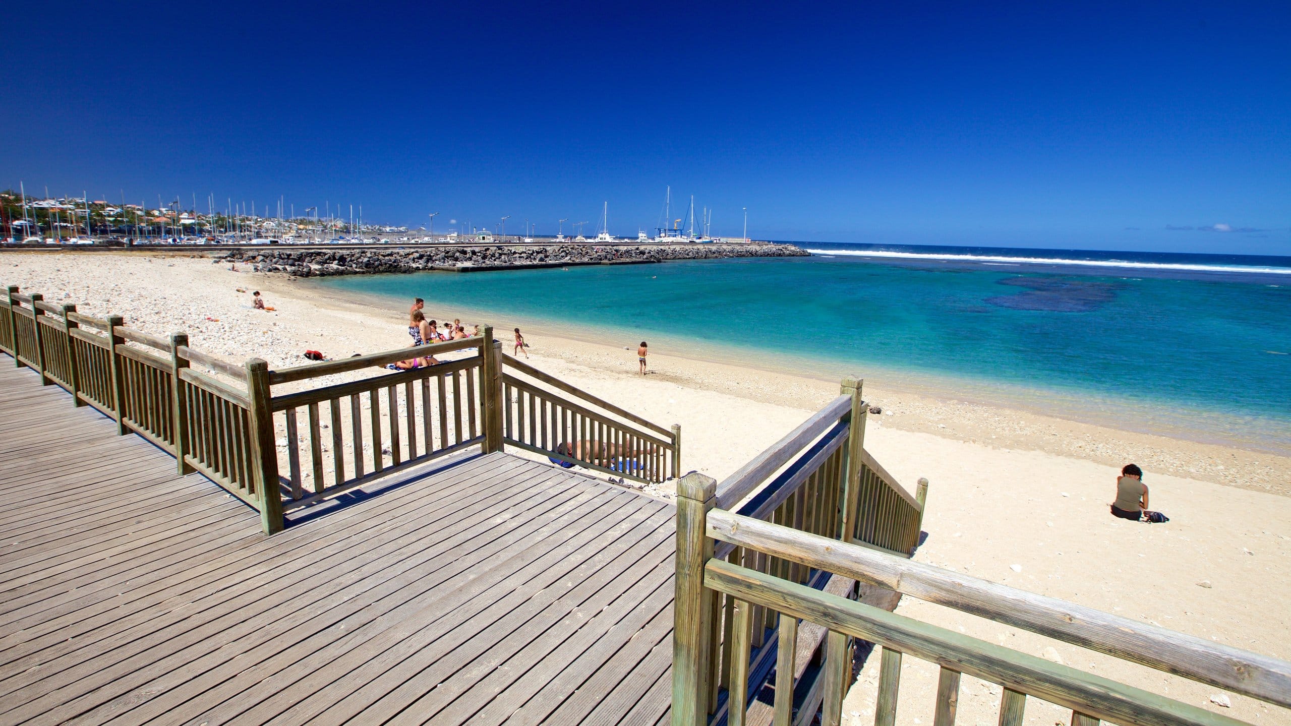 Lagon de saint-Pierre.Sud de la Réunion