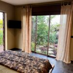 Chambre confortable avec décoration créole dans une maison à louer à Saint Pierre