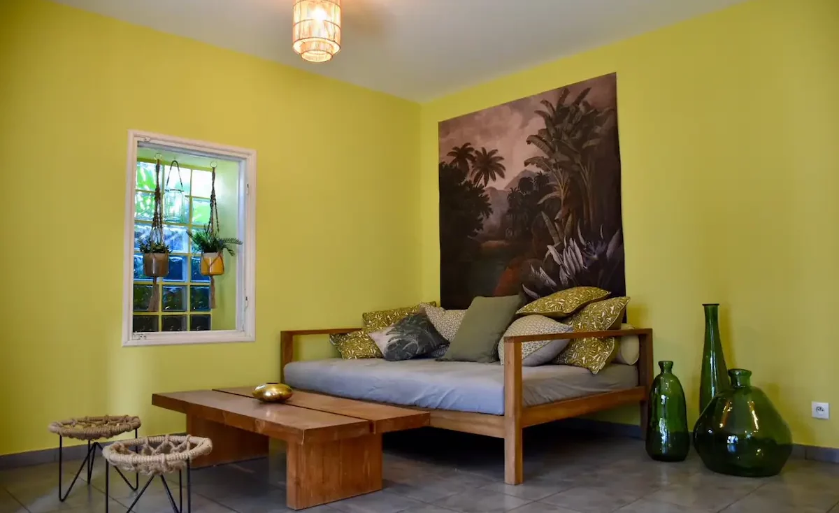 Location saisonnière maisonnette 55 m² à Terre Sainte, Saint-Pierre Réunion, avec jardin et accès à la plage.