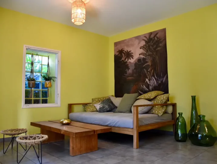 Location saisonnière maisonnette 55 m² à Terre Sainte, Saint-Pierre Réunion, avec jardin et accès à la plage.