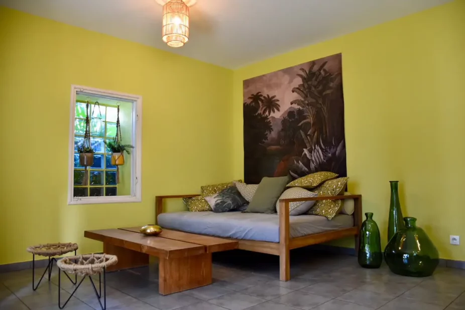 Location saisonnière maisonnette 55 m² à Terre Sainte, Saint-Pierre Réunion, avec jardin et accès à la plage.